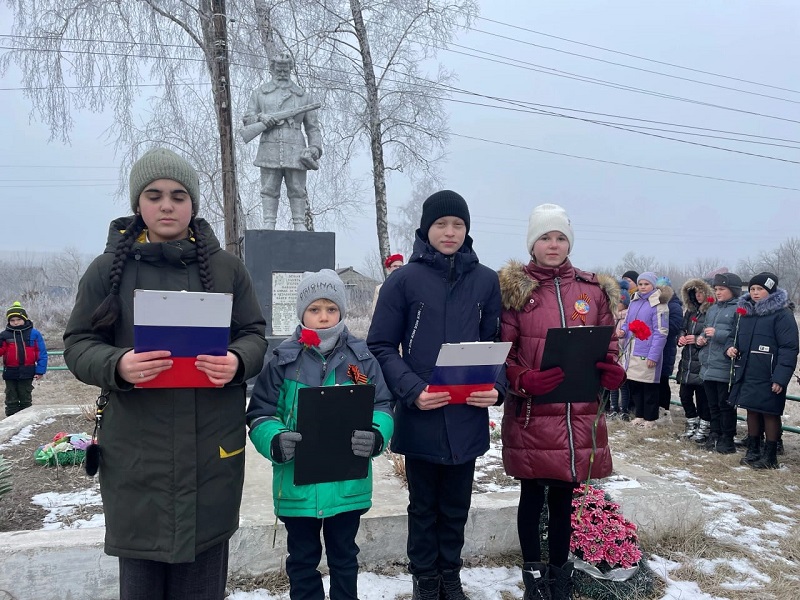 Мероприятие у памятника.